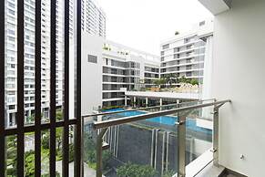 Midtown The Peak Apartment by VnHouse