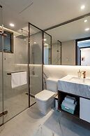 Midtown The Peak Apartment by VnHouse