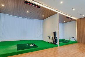 Midtown The Peak Apartment by VnHouse