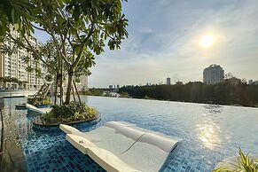 Midtown The Peak Apartment by VnHouse