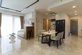 Midtown The Peak Apartment by VnHouse