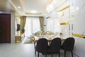 Midtown The Peak Apartment by VnHouse