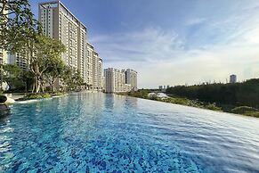 Midtown The Peak Apartment by VnHouse