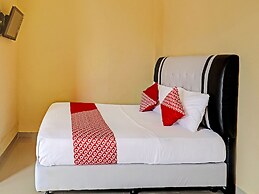 OYO 90945 Arizon Kost