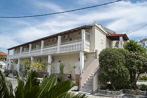 Eleni Apartments Sant George Beach
