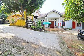 SPOT ON 91222 Kanjeng Mami Homestay Syariah