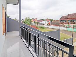 OYO 92057 Reny Kost Syariah