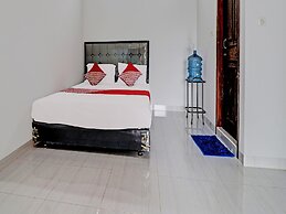 OYO 92057 Reny Kost Syariah