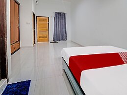OYO 92057 Reny Kost Syariah