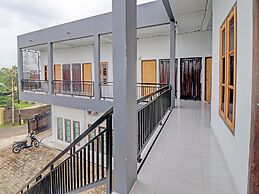 OYO 92057 Reny Kost Syariah