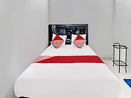 OYO 92057 Reny Kost Syariah