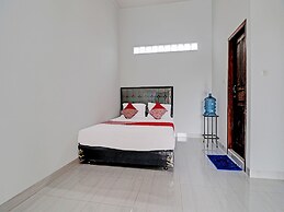 OYO 92057 Reny Kost Syariah
