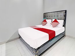 OYO 92057 Reny Kost Syariah