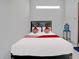 OYO 92057 Reny Kost Syariah