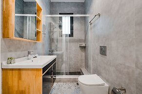 Sanders Home Suites - Cheerful Downtown Studio