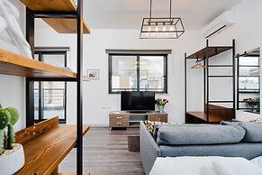 Sanders Home Suites - Cheerful Downtown Studio