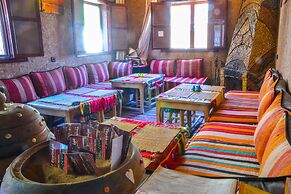 Room in Lodge - Authentic and Pittoresque Room for 3 People in Tamater
