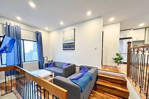 Chic Townhome With Garage Dt Mtl