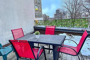Chic Townhome With Garage Dt Mtl