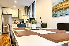 Chic Townhome With Garage Dt Mtl