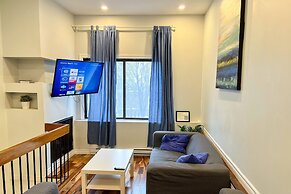 Chic Townhome With Garage Dt Mtl
