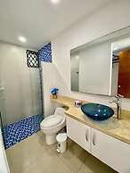 2 Bedroom Beachfront Apartment 2p1-al2 With Pool And Wifi