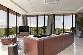 Modern 2 Bdr Apt, Large Living Room, High Speed Wifi