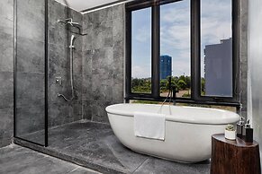 Modern 2 Bdr Apt, Large Living Room, High Speed Wifi