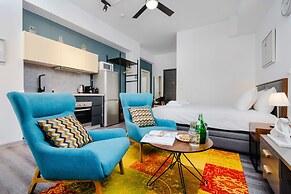 Sanders Home Suites - Charming Downtown Studio