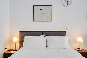 Sanders Home Suites - Charming Downtown Studio