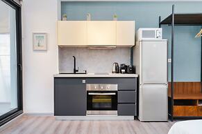 Sanders Home Suites - Charming Downtown Studio