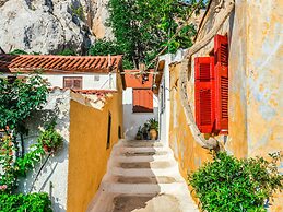 Sanders Home Suites - Charming Downtown Studio