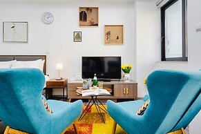 Sanders Home Suites - Charming Downtown Studio