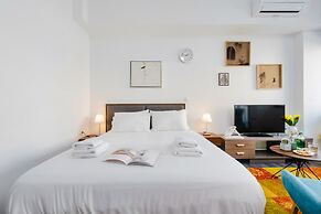 Sanders Home Suites - Charming Downtown Studio