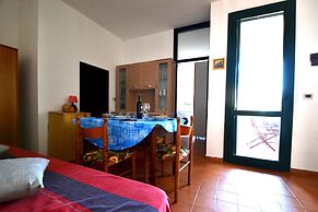 Comfortable Three-room Villa Located in Torre Dell'orso on the Ground 