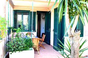 Comfortable Three-room Villa Located in Torre Dell'orso on the Ground 