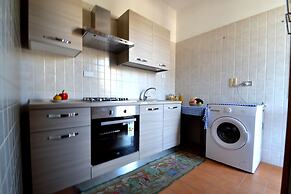 Comfortable Three-room Villa Located in Torre Dell'orso on the Ground 