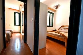 Comfortable Three-room Villa Located in Torre Dell'orso on the Ground 