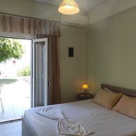 Sea Breeze Villa With Stunning sea View Near Rethymno Town and the Bea