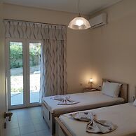 Sea Breeze Villa With Stunning sea View Near Rethymno Town and the Bea