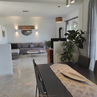 Sea Breeze Villa With Stunning sea View Near Rethymno Town and the Bea