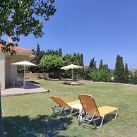 Sea Breeze Villa With Stunning sea View Near Rethymno Town and the Bea