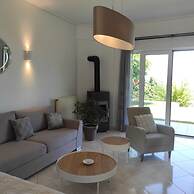 Sea Breeze Villa With Stunning sea View Near Rethymno Town and the Bea