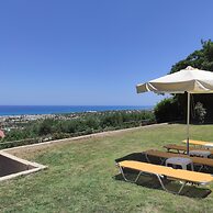 Sea Breeze Villa With Stunning sea View Near Rethymno Town and the Bea