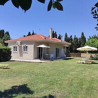 Sea Breeze Villa With Stunning sea View Near Rethymno Town and the Bea