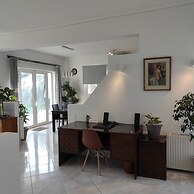 Sea Breeze Villa With Stunning sea View Near Rethymno Town and the Bea