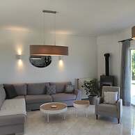 Sea Breeze Villa With Stunning sea View Near Rethymno Town and the Bea