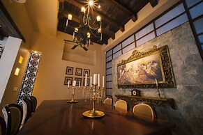 8aps-4 Luxury House in the Historic Center With Pool Air Conditioning 