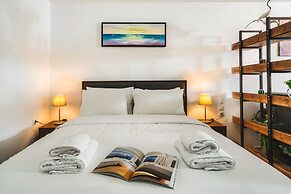 Sanders Home Suites - Inviting Downtown Studio