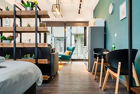 Sanders Home Suites - Inviting Downtown Studio